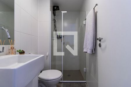 Banheiro de kitnet/studio para alugar com 1 quarto, 26m² em Liberdade, São Paulo