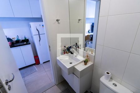 Banheiro de kitnet/studio para alugar com 1 quarto, 26m² em Liberdade, São Paulo