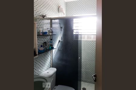 Banheiro de casa à venda com 2 quartos, 100m² em Vila Inglesa, São Paulo