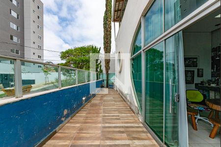 Casa para alugar com 470m², 3 quartos e 5 vagas Casa para alugar com 470m², 3 quartos e 5 vagasedícula