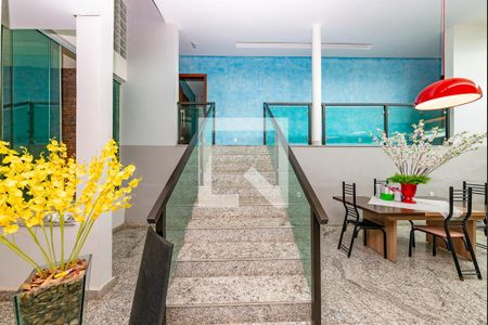 Casa para alugar com 470m², 3 quartos e 5 vagas Casa para alugar com 470m², 3 quartos e 5 vagasEscada