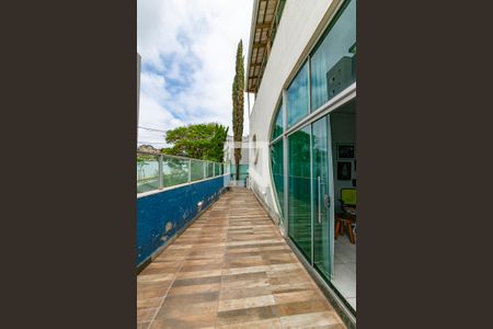 Casa para alugar com 470m², 3 quartos e 5 vagas Casa para alugar com 470m², 3 quartos e 5 vagasedícula