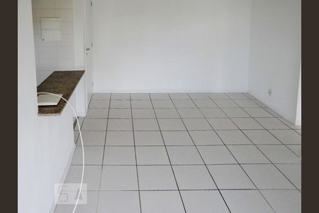 Sala de apartamento para alugar com 2 quartos, 70m² em Barra da Tijuca, Rio de Janeiro