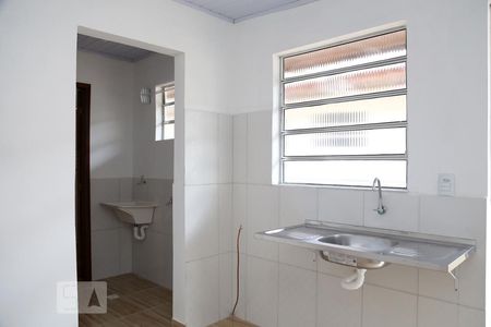 Cozinha de apartamento para alugar com 1 quarto, 25m² em Parque Pinheiros, Taboão da Serra