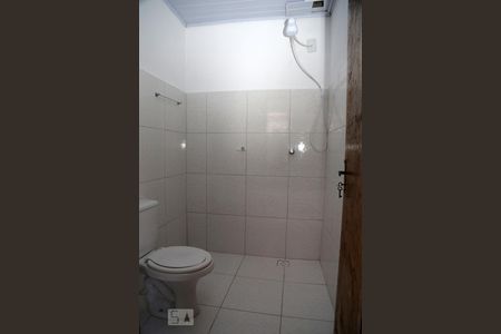 Banheiro de apartamento para alugar com 1 quarto, 25m² em Parque Pinheiros, Taboão da Serra