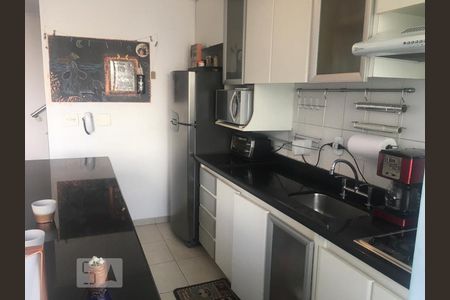Cozinha de apartamento para alugar com 1 quarto, 52m² em Perdizes, São Paulo