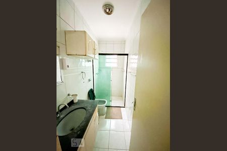 Banheiro de casa para alugar com 2 quartos, 100m² em Vila Maria Alta, São Paulo