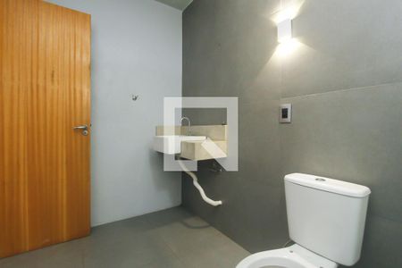 Banheiro de apartamento à venda com 2 quartos, 92m² em Passo da Areia, Porto Alegre