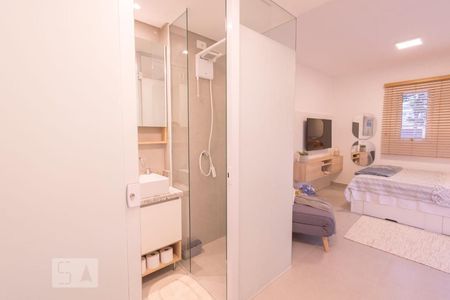 Studio e Banheiro de kitnet/studio para alugar com 1 quarto, 34m² em Mercês, Curitiba