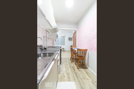 Cozinha de apartamento à venda com 1 quarto, 45m² em Jardim Itu, Porto Alegre