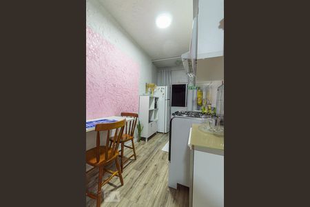 Cozinha de apartamento à venda com 1 quarto, 45m² em Jardim Itu, Porto Alegre