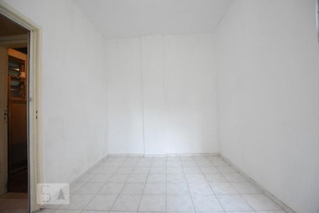 Quarto 1 de apartamento para alugar com 1 quarto, 60m² em Penha, Rio de Janeiro