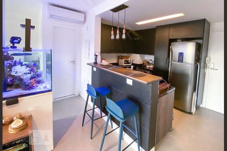 Sala e cozinha de apartamento para alugar com 1 quarto, 45m² em Pinheiros, São Paulo