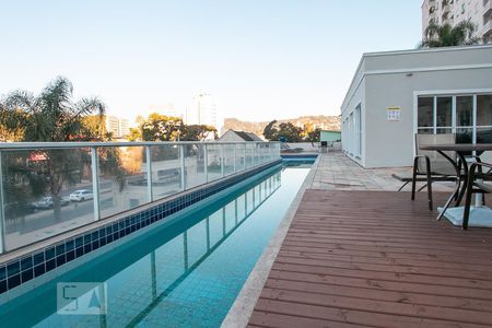 Piscina de apartamento à venda com 3 quartos, 72m² em Teresópolis, Porto Alegre