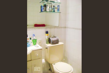 Banheiro  de apartamento à venda com 1 quarto, 32m² em Indianópolis, São Paulo