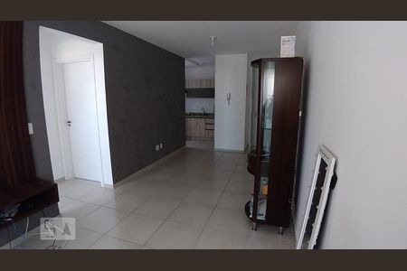 Sala de apartamento para alugar com 2 quartos, 60m² em Serraria, São José