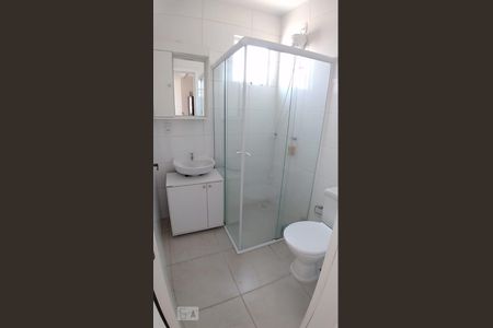 Banheiro de apartamento para alugar com 2 quartos, 60m² em Serraria, São José