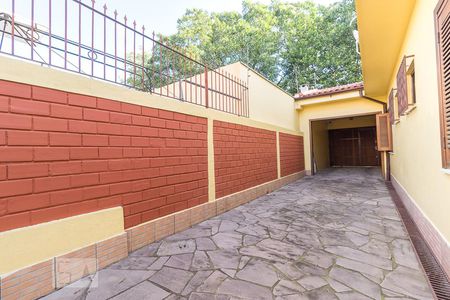 Área Externa de casa à venda com 3 quartos, 300m² em Jardim São Pedro, Porto Alegre