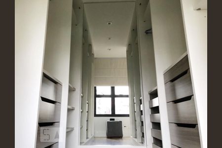 Closet de apartamento à venda com 1 quarto, 70m² em Vila Suzana, São Paulo