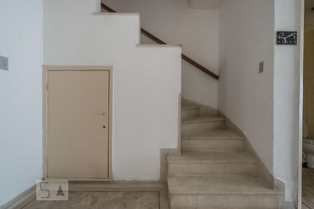 Escada de casa para alugar com 3 quartos, 143m² em Vila Cordeiro, São Paulo