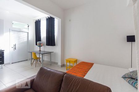 Sala / Quarto de kitnet/studio para alugar com 1 quarto, 50m² em Mirandópolis, São Paulo