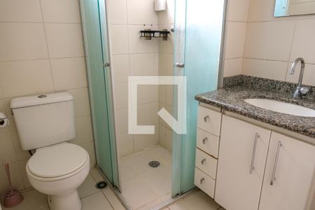 Banheiro de apartamento para alugar com 1 quarto, 30m² em Pinheiros, São Paulo