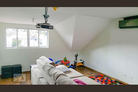 Sala de TV de casa de condomínio para alugar com 4 quartos, 160m² em Cidade Industrial, Curitiba