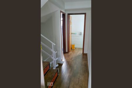 Corredor de casa de condomínio para alugar com 4 quartos, 160m² em Cidade Industrial, Curitiba