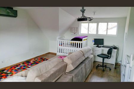 Sala de TV de casa de condomínio para alugar com 4 quartos, 160m² em Cidade Industrial, Curitiba