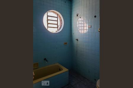 Banheiro de casa à venda com 2 quartos, 90m² em Vila Monumento, São Paulo