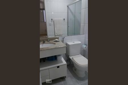 Banheiro de apartamento à venda com 3 quartos, 139m² em Vila Suzana, São Paulo