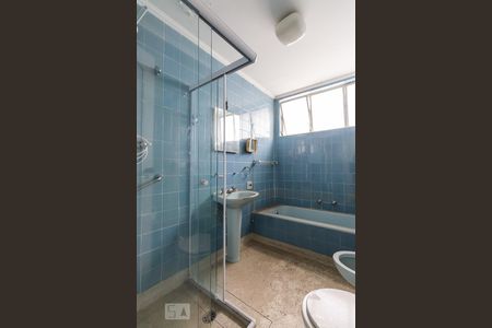Banheiro de apartamento à venda com 2 quartos, 125m² em Higienópolis, São Paulo