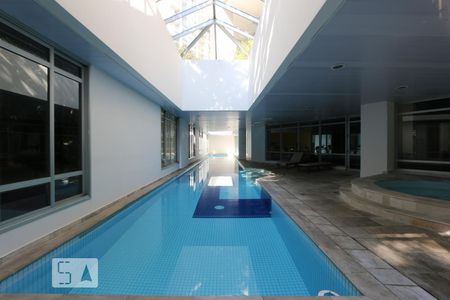 Piscina coberta de apartamento à venda com 2 quartos, 97m² em Parque do Morumbi, São Paulo