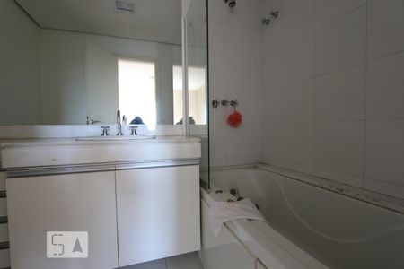 Banheiro da suíte 1 de apartamento à venda com 2 quartos, 97m² em Parque do Morumbi, São Paulo