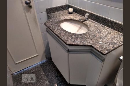 banheiro de apartamento à venda com 3 quartos, 60m² em Jardim Guanabara, Belo Horizonte