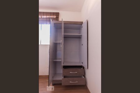 Quarto 2 - Armário 1 de apartamento à venda com 2 quartos, 48m² em Frei Leopoldo, Belo Horizonte