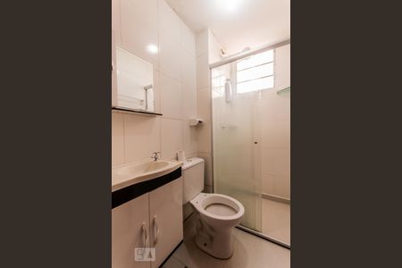 Banheiro de apartamento à venda com 2 quartos, 48m² em Frei Leopoldo, Belo Horizonte