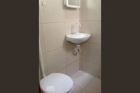 Banheiro de casa para alugar com 1 quarto, 13m² em Vila da Saúde, São Paulo