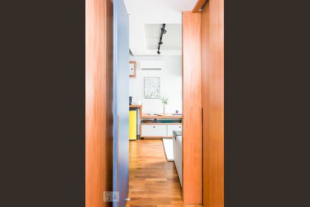 Entrada quartos  de apartamento para alugar com 3 quartos, 105m² em Vila Olímpia, São Paulo