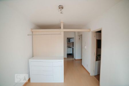 Sala  de kitnet/studio à venda com 1 quarto, 35m² em Rio Branco, Porto Alegre