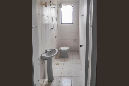 Banheiro de apartamento para alugar com 2 quartos, 45m² em Utinga, Santo André