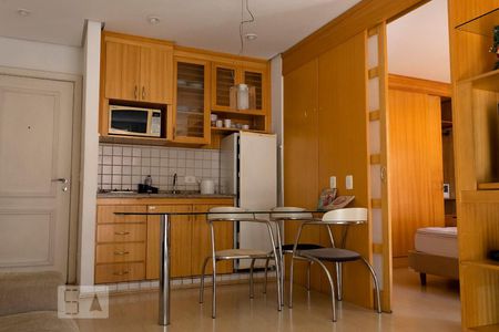 Sala/Cozinha de apartamento à venda com 1 quarto, 40m² em Itaim Bibi, São Paulo