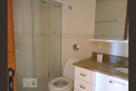 Banheiro de apartamento para alugar com 3 quartos, 94m² em Santana, Porto Alegre