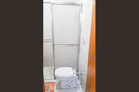 Banheiro de casa para alugar com 2 quartos, 65m² em Vila Nivi, São Paulo