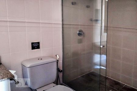 Banheiro de apartamento à venda com 1 quarto, 36m² em Rio Branco, Porto Alegre