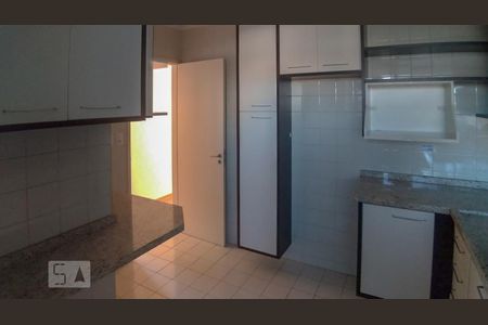 Cozinha de apartamento para alugar com 3 quartos, 74m² em Jardim Ester Yolanda, São Paulo