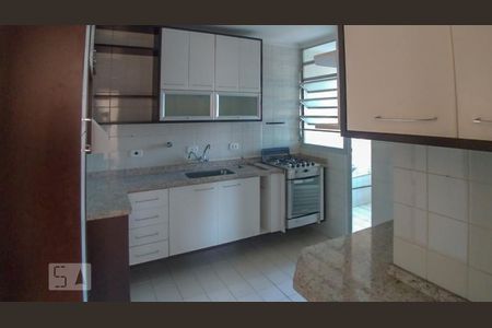 Cozinha de apartamento para alugar com 3 quartos, 74m² em Jardim Ester Yolanda, São Paulo