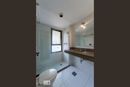 Banheiro de apartamento à venda com 1 quarto, 37m² em Jardim Paulista, São Paulo