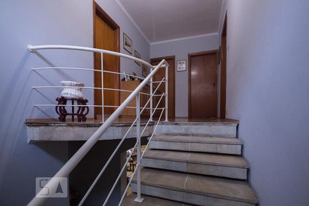 Casa para alugar com 390m², 5 quartos e 1 vaga Casa para alugar com 390m², 5 quartos e 1 vagaEscada