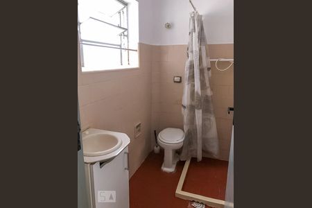 Banheiro de apartamento para alugar com 1 quarto, 43m² em Menino Deus, Porto Alegre